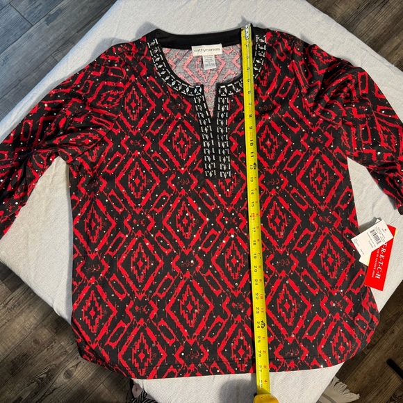 Cathy Daniels Red and Black Geometric Blouse - Picture 3 of 5